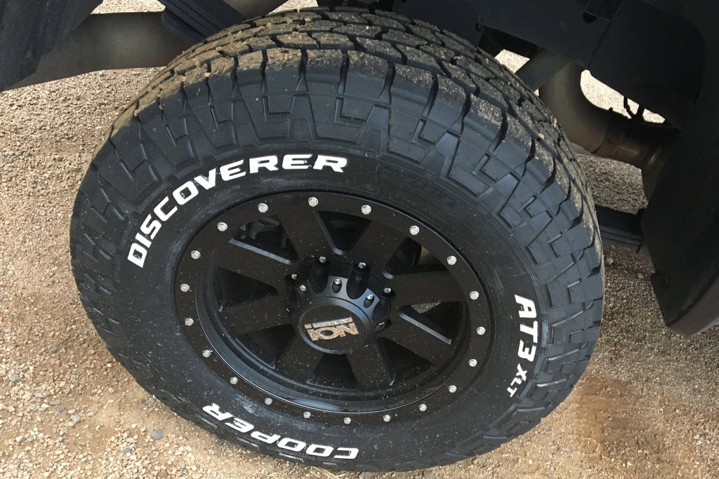 Cooper Discoverer AT3 — ugc white letter closeup