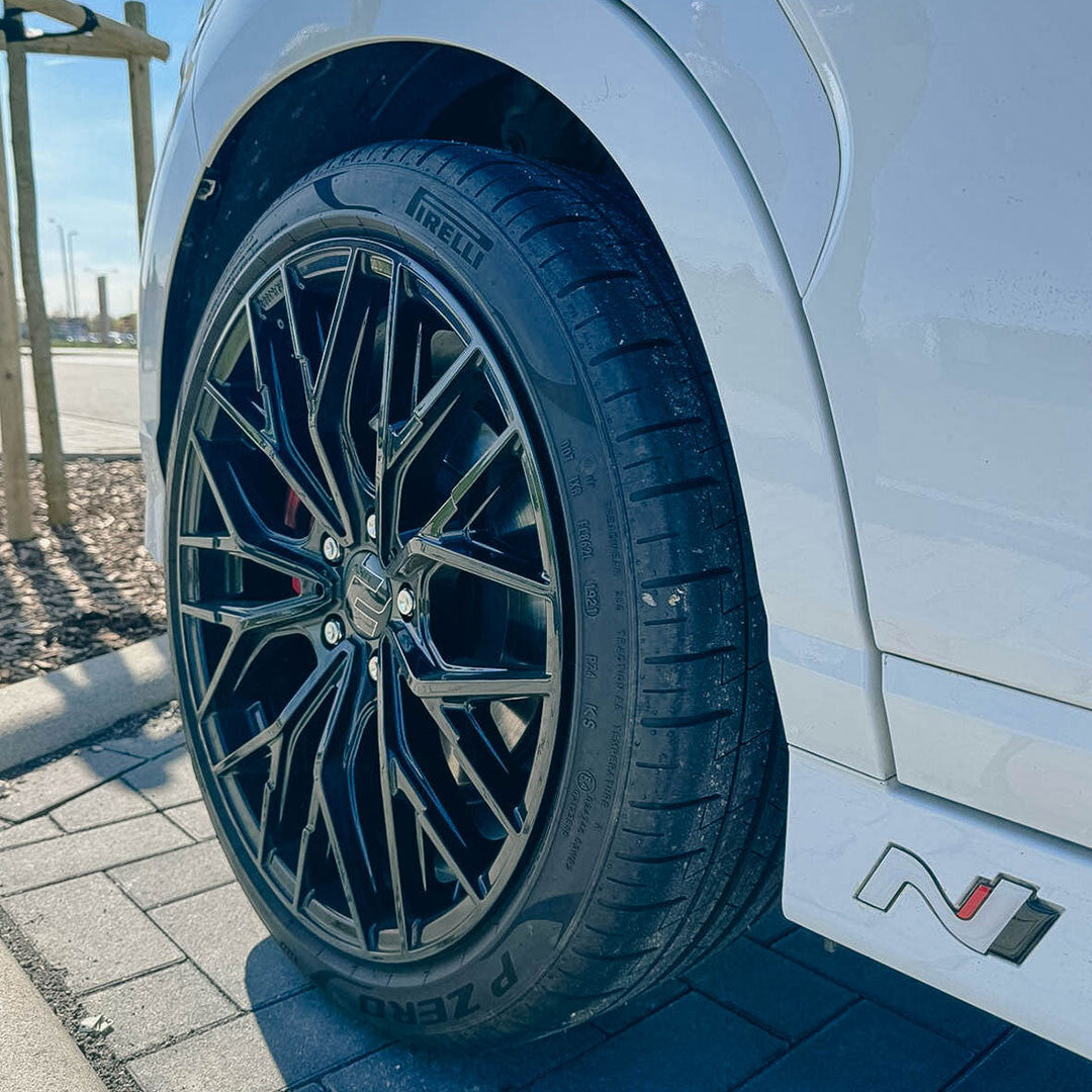 Pirelli P Zero PZ4 — full car audi