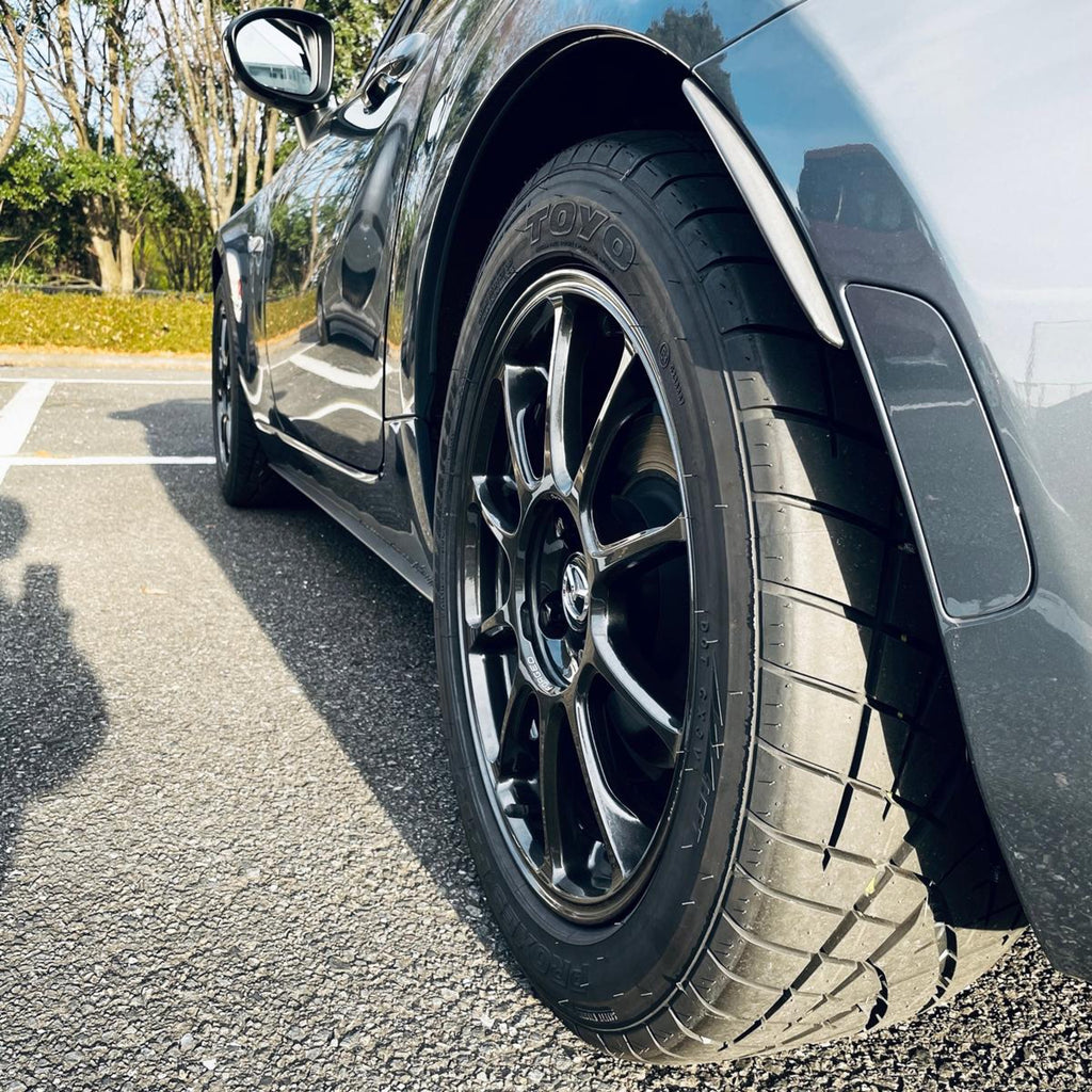 Toyo Proxes R1R — ugc mounted closeup