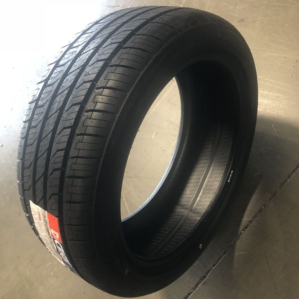 DCENTI D8000 tire