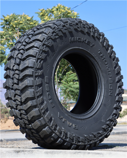 LT305-65-17 MICKEY THOMPSON BAJA BOSS M/T BW 10PLY 121/118
